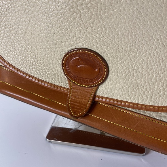 Dooney and Burke shoulder bag - Picture 2 of 9